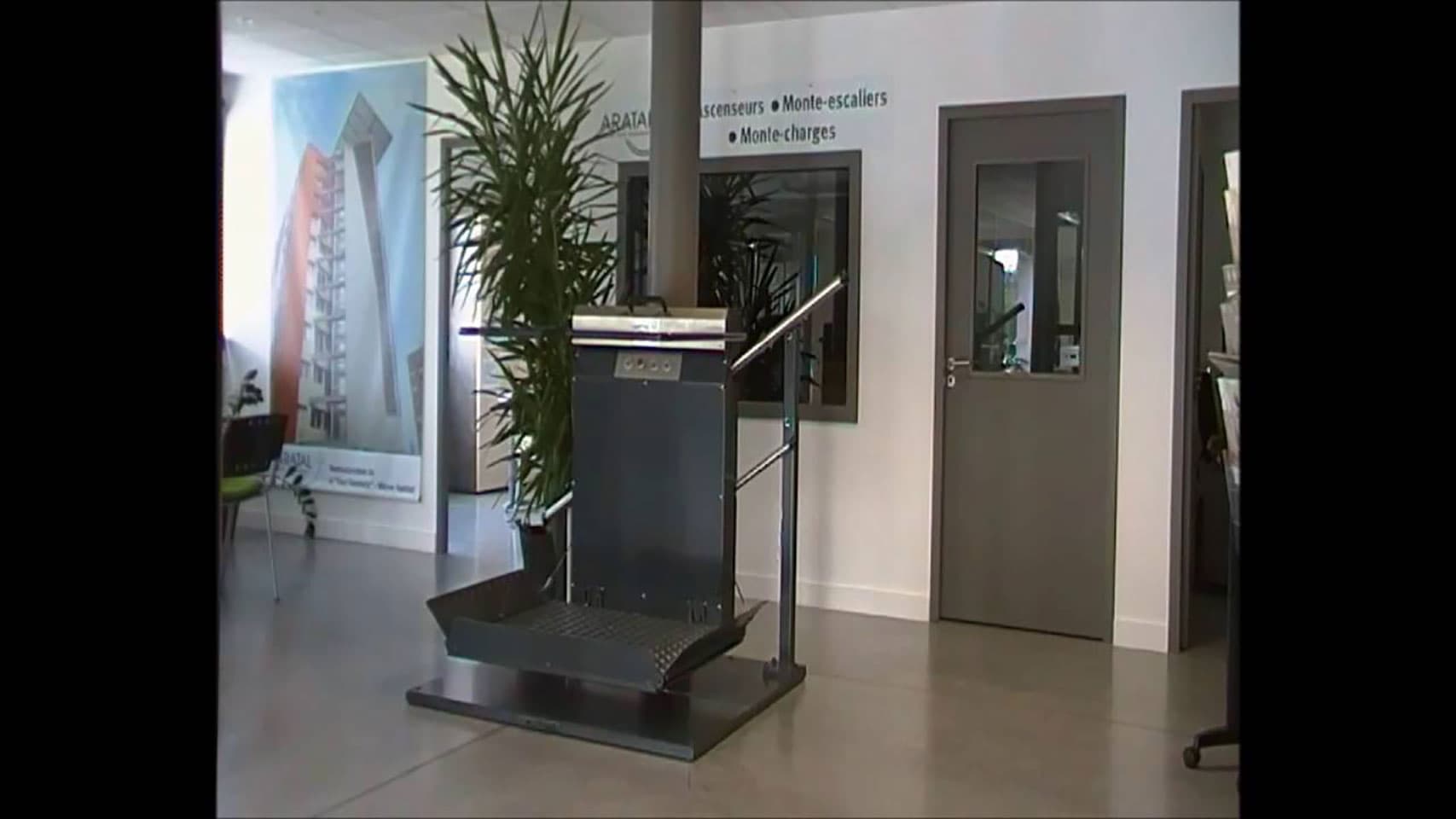 Plateforme-elevatrice-sur-escalier-video