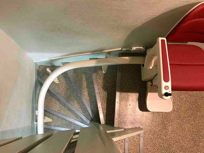Siège monte escalier Handicare pour escalier tournant dans le Rhône (69)
