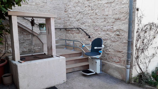 Siège monte-escaliers Handicare double rails pour escaliers tournants avec ou sans palier