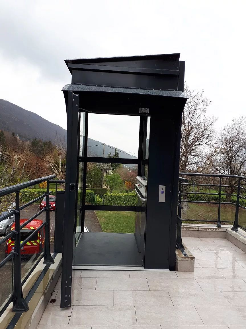 Elévateur PMR Kaléa A4 accessible aux personnes en fauteuil - Installation Haute-Savoie