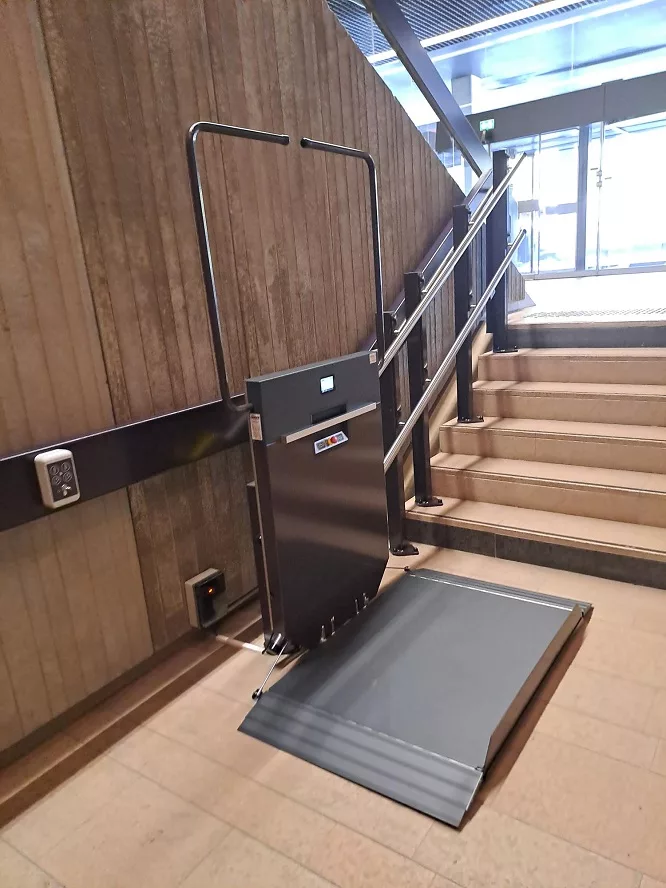 Plateforme élévatrice PMR sur escalier à Lyon (69)