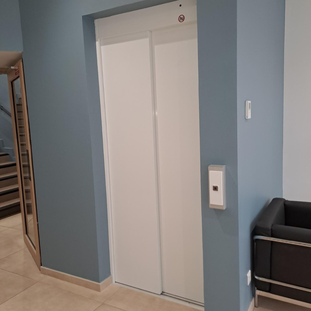 Elévateur PMR cabine CIBES C1 Pure installé à Lyon (69)