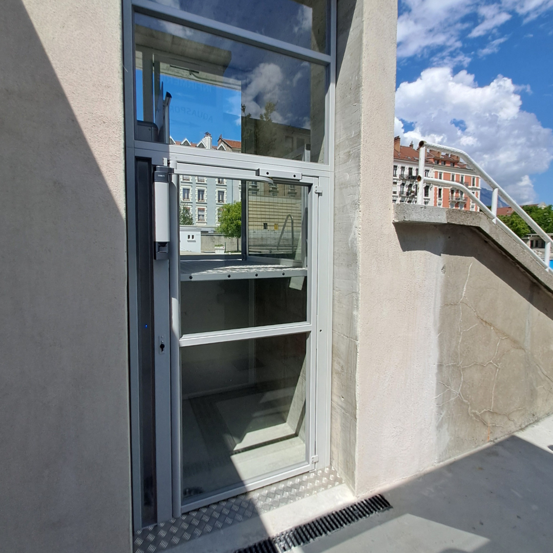 Elévateur PMR AEA modèle PAV extérieur à Grenoble (38)