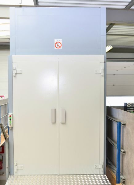 Monte charge non accompagné